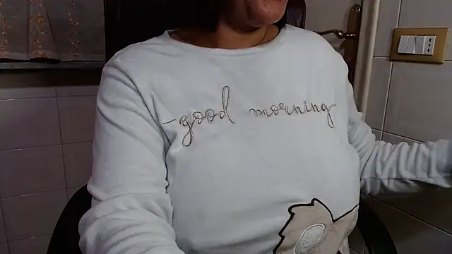 Snapshot of Foxlady2271 chatting on 05-01-26, 12:48 Foxlady2271 online show from 05-01-26, 12:48