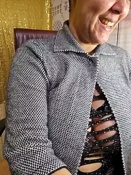 Snapshot of Foxlady2271 chatting on 02-16-25, 11:17 Foxlady2271 online show from 02-16-25, 11:17