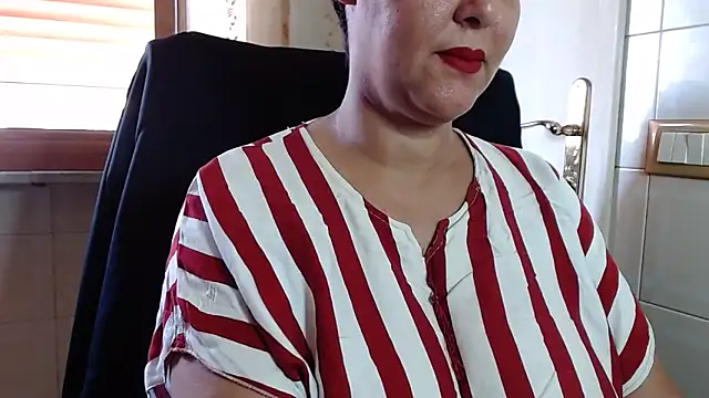 Snapshot of Foxlady2271 chatting on 05-27-26, 08:54 Foxlady2271 online show from 05-27-26, 08:54