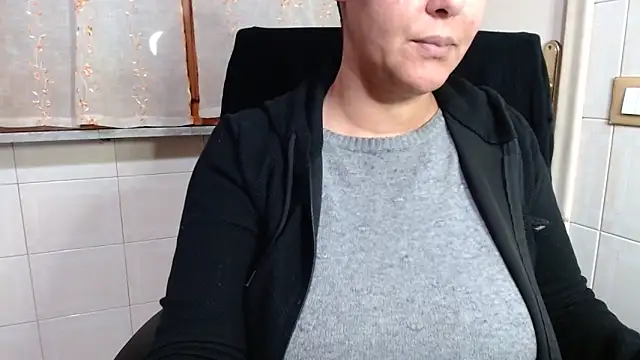 Foxlady2271 online show from 03-25-26, 06:24