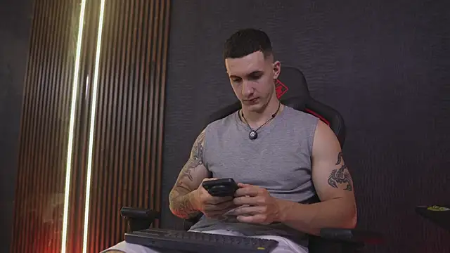 JacksonOlsenn online show from 04-06-26, 08:43