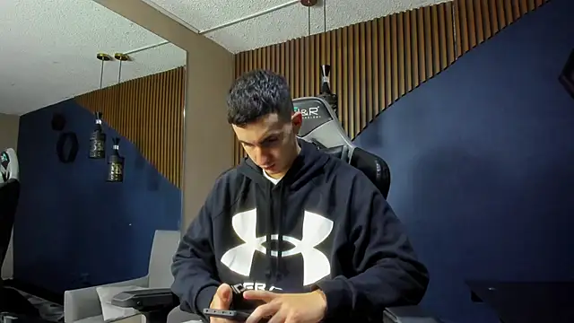 Snapshot of JacksonOlsenn chatting on 02-24-25, 12:05 JacksonOlsenn online show from 02-24-25, 12:05