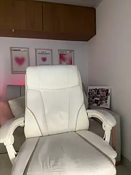 maddy bronw  online show from 02-15-26, 12:44