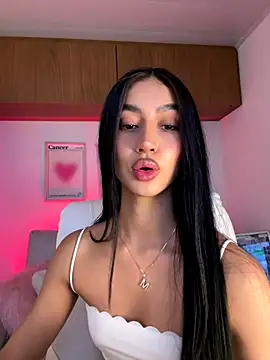 Snapshot of maddy_bronw_ chatting on 09-15-25, 10:32 maddy bronw online show from 09-15-25, 10:32