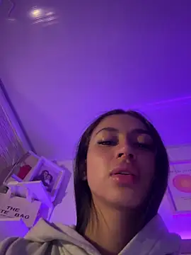 maddy bronw  online show from 11-14-25, 10:35