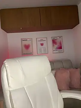 maddy bronw  online show from 11-11-25, 12:16