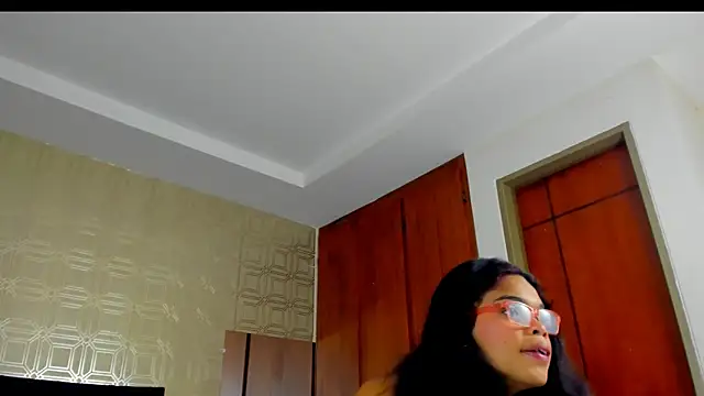 Snapshot of evelyn_wine chatting on 03-16-25, 05:50 evelyn wine online show from 03-16-25, 05:50