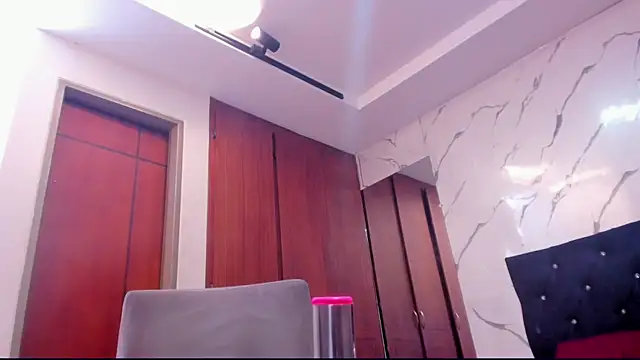 Snapshot of evelyn_wine chatting on 09-28-25, 07:10 evelyn wine online show from 09-28-25, 07:10