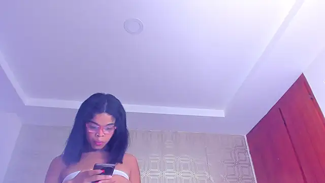 Snapshot of evelyn_wine chatting on 03-20-25, 09:13 evelyn wine online show from 03-20-25, 09:13