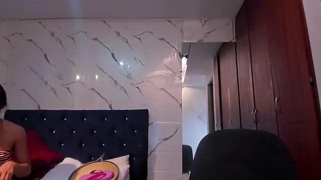 Snapshot of evelyn_wine chatting on 10-02-25, 08:01 evelyn wine online show from 10-02-25, 08:01