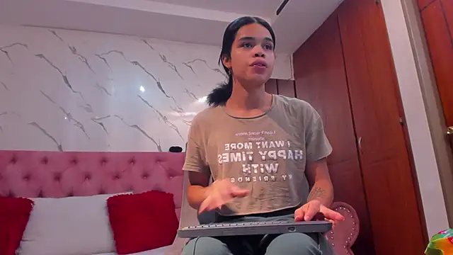 evelyn wine online show from 11-11-25, 10:10