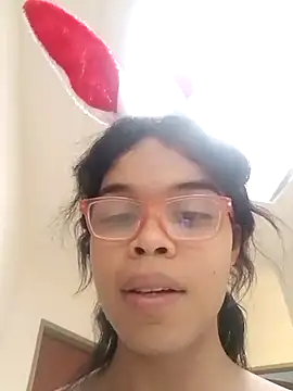 Snapshot of evelyn_wine chatting on 03-22-25, 07:09 evelyn wine online show from 03-22-25, 07:09