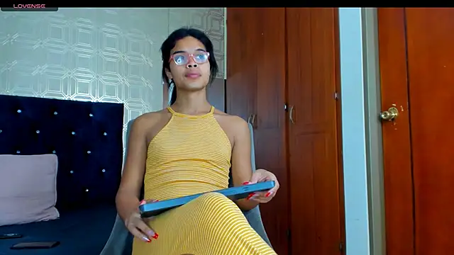 Snapshot of evelyn_wine chatting on 03-19-25, 09:48 evelyn wine online show from 03-19-25, 09:48