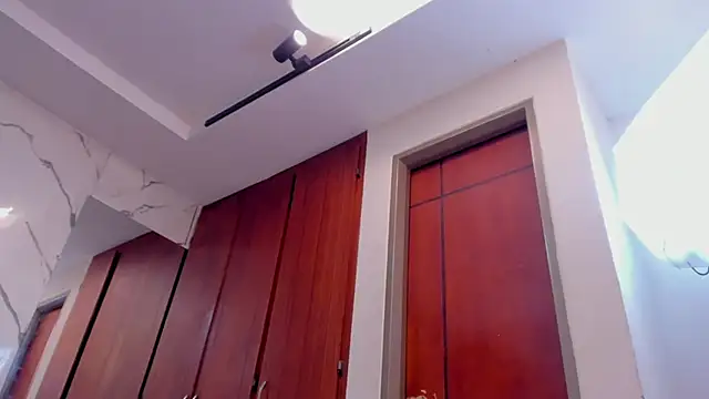 Snapshot of evelyn_wine chatting on 10-17-25, 01:13 evelyn wine online show from 10-17-25, 01:13