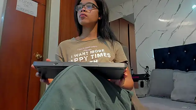 evelyn wine online show from 02-10-26, 07:35