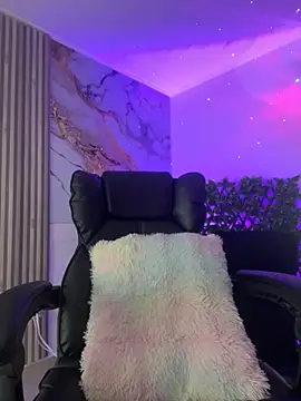 NINA 18 YEARS online show from 11-30-25, 03:51