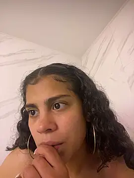 Snapshot of NINA_18_YEARS chatting on 02-18-25, 12:48 NINA 18 YEARS online show from 02-18-25, 12:48