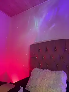 NINA 18 YEARS online show from 12-19-25, 10:23