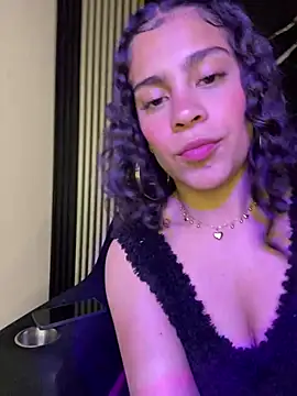 Snapshot of NINA_18_YEARS chatting on 03-21-25, 11:45 NINA 18 YEARS online show from 03-21-25, 11:45