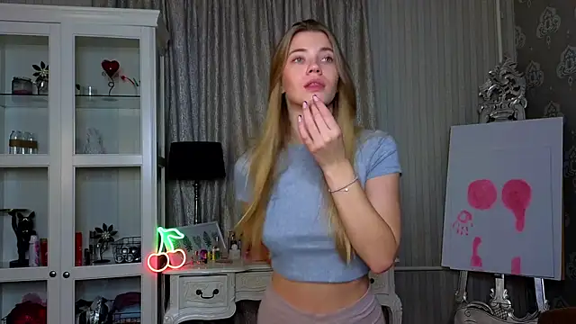 Snapshot of AnneFoxy chatting on 11-18-25, 07:44 AnneFoxy online show from 11-18-25, 07:44