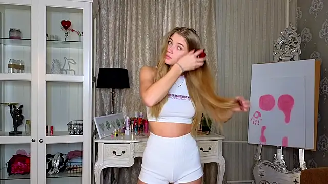 Snapshot of AnneFoxy chatting on 10-24-25, 07:29 AnneFoxy online show from 10-24-25, 07:29