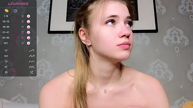 Snapshot of AnneFoxy chatting on 03-09-25, 11:03 AnneFoxy online show from 03-09-25, 11:03