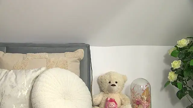 Snapshot of AngeliqueSkye chatting on 10-23-25, 07:40 AngeliqueSkye online show from 10-23-25, 07:40