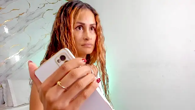 Snapshot of coralcarter1 chatting on 11-21-25, 01:37 coralcarter1 online show from 11-21-25, 01:37