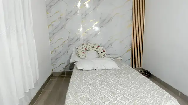 Snapshot of coralcarter1 chatting on 01-11-26, 07:04 coralcarter1 online show from 01-11-26, 07:04