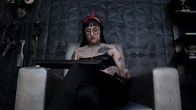 Agata Darkness online show from 11-26-25, 10:43