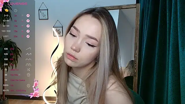 Snapshot of Evia_r0se chatting on 12-05-24, 05:32 Evia r0se online show from 12-05-24, 05:32