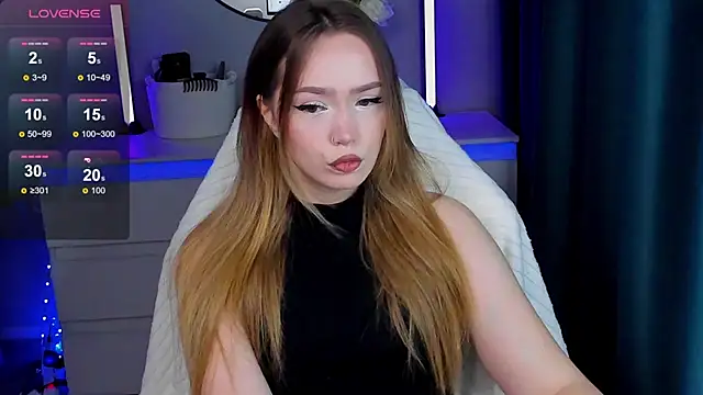 Snapshot of Evia_r0se chatting on 09-26-25, 02:35 Evia r0se online show from 09-26-25, 02:35