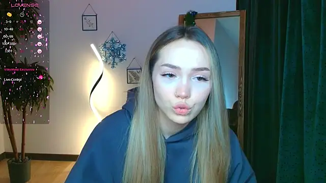 Snapshot of Evia_r0se chatting on 01-03-25, 11:25 Evia r0se online show from 01-03-25, 11:25