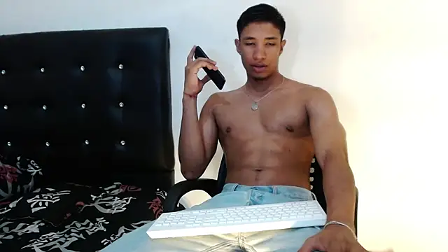 Snapshot of JacksonCooper1 chatting on 02-02-25, 01:34 JacksonCooper1 online show from 02-02-25, 01:34