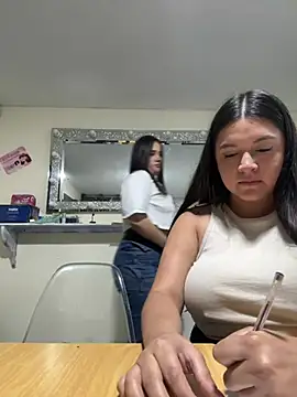 Snapshot of Catherine_summer1 chatting on 12-22-24, 04:50 Catherine summer1 online show from 12-22-24, 04:50