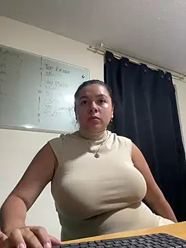 Snapshot of Catherine_summer1 chatting on 01-13-25, 12:19 Catherine summer1 online show from 01-13-25, 12:19