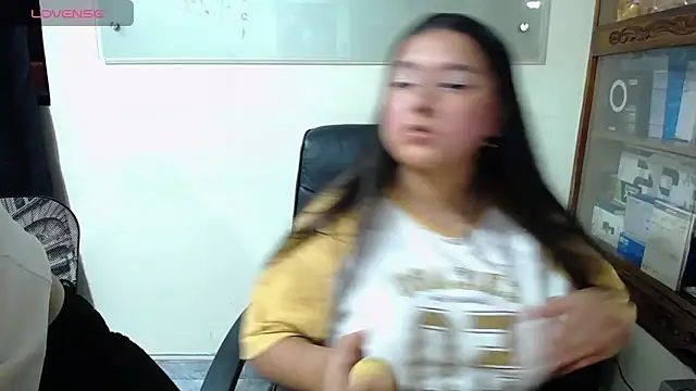 Snapshot of Catherine_summer1 chatting on 01-15-25, 01:02 Catherine summer1 online show from 01-15-25, 01:02