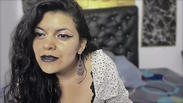 Snapshot of scarlett_w0lf chatting on 11-20-25, 01:56 scarlett w0lf online show from 11-20-25, 01:56