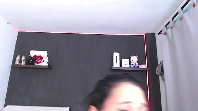 Snapshot of SusanLeroy chatting on 04-19-26, 09:21 SusanLeroy online show from 04-19-26, 09:21