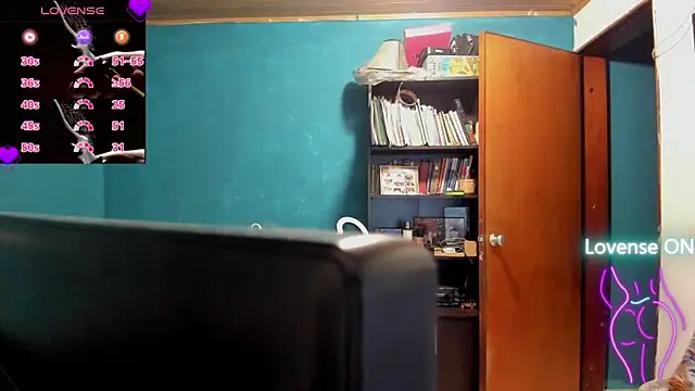 peanut tangerine online show from 11-15-25, 01:09