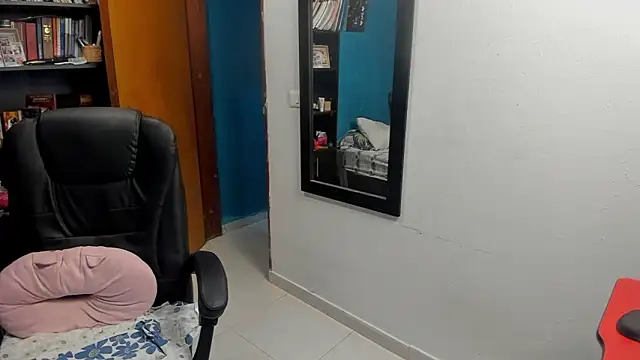 Snapshot of peanut_tangerine chatting on 02-12-26, 01:05 peanut tangerine online show from 02-12-26, 01:05