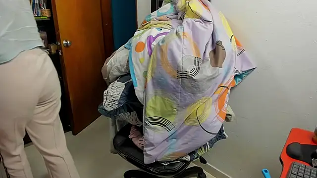 peanut tangerine online show from 12-02-25, 11:28