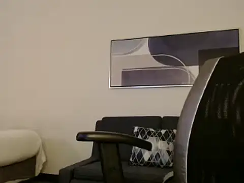 Snapshot of overaveragefreak4you chatting on 03-21-25, 03:44 overaveragefreak4you online show from 03-21-25, 03:44