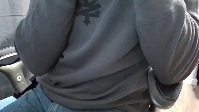 Snapshot of overaveragefreak4you chatting on 01-15-25, 06:50 overaveragefreak4you online show from 01-15-25, 06:50