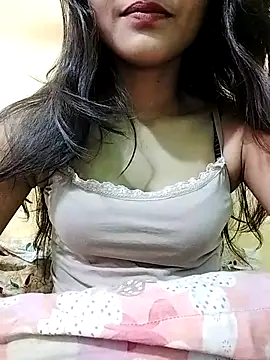 Snapshot of MISSQUEEN48 chatting on 02-15-26, 05:19 MISSQUEEN48 online show from 02-15-26, 05:19