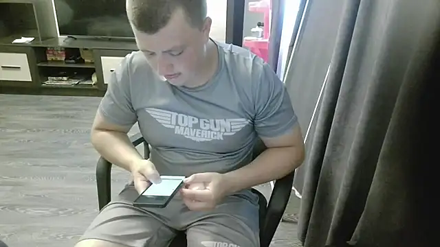 Snapshot of gamblingbum chatting on 06-29-26, 12:16 gamblingbum online show from 06-29-26, 12:16