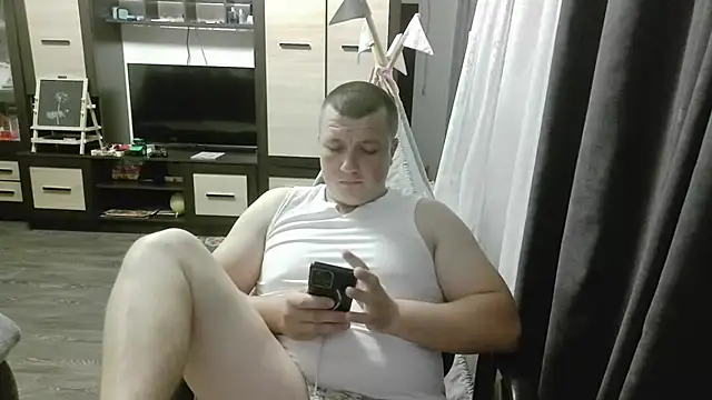 Snapshot of gamblingbum chatting on 06-19-26, 10:25 gamblingbum online show from 06-19-26, 10:25