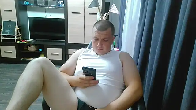 Snapshot of gamblingbum chatting on 06-15-26, 07:02 gamblingbum online show from 06-15-26, 07:02