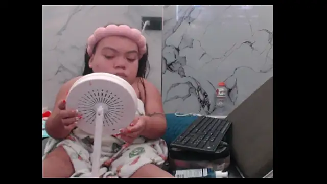 Snapshot of Michelle_Brooks chatting on 10-19-25, 05:10 Michelle Brooks online show from 10-19-25, 05:10