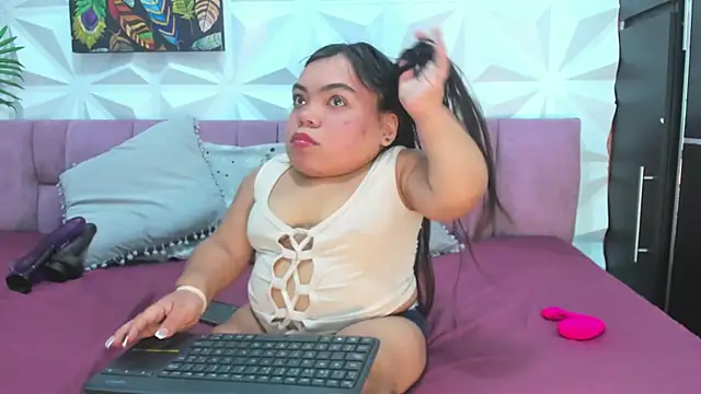 Michelle Brooks online show from 11-21-25, 01:43